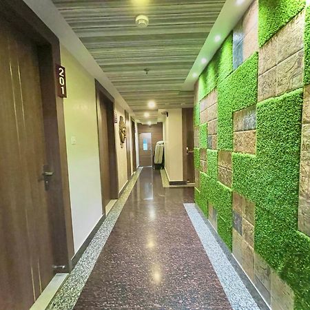 Hotel Kuber Palace ! Puri Near-Sea-Beach-And-Temple Fully-Air-Conditioned-Hotel With-Lift-And-Parking-Facility ภายนอก รูปภาพ