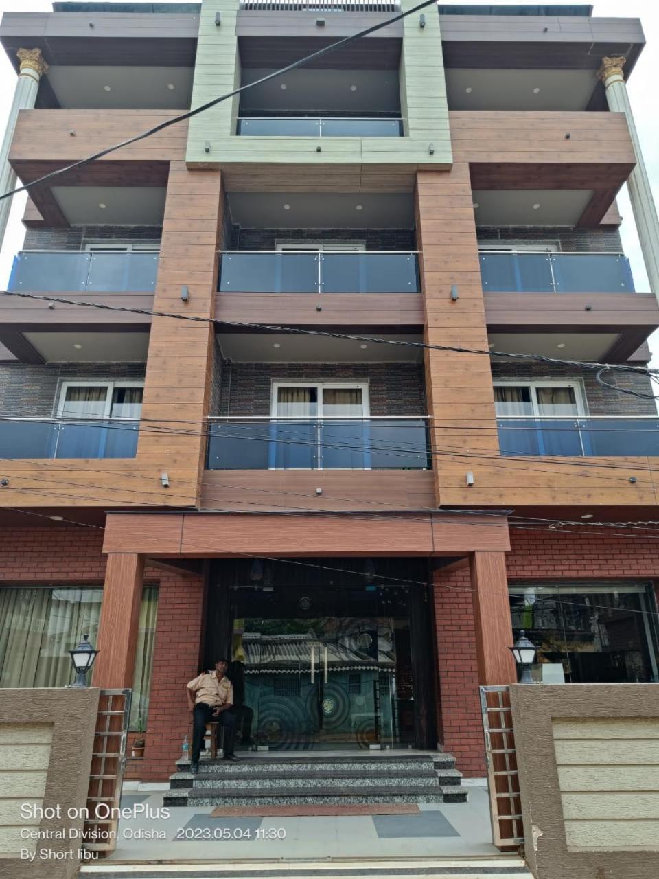 Hotel Kuber Palace ! Puri Near-Sea-Beach-And-Temple Fully-Air-Conditioned-Hotel With-Lift-And-Parking-Facility ภายนอก รูปภาพ
