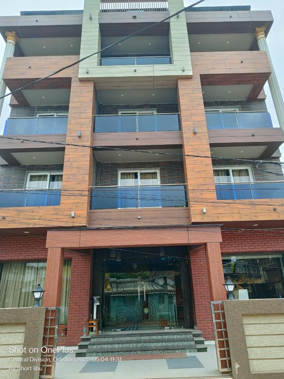 Hotel Kuber Palace ! Puri Near-Sea-Beach-And-Temple Fully-Air-Conditioned-Hotel With-Lift-And-Parking-Facility ภายนอก รูปภาพ