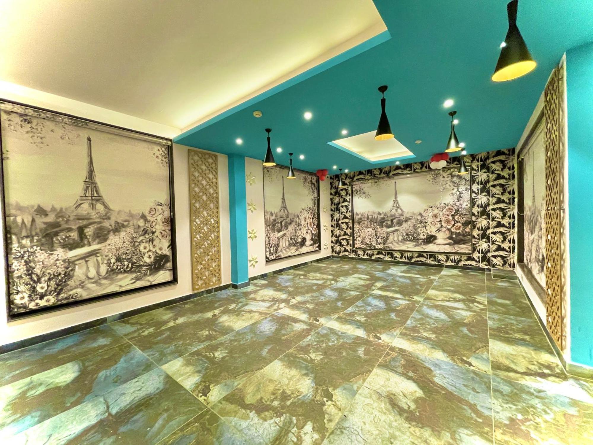 Hotel Kuber Palace ! Puri Near-Sea-Beach-And-Temple Fully-Air-Conditioned-Hotel With-Lift-And-Parking-Facility ภายนอก รูปภาพ