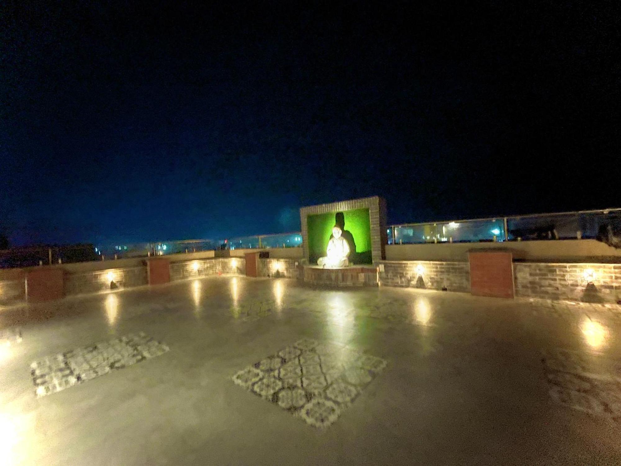 Hotel Kuber Palace ! Puri Near-Sea-Beach-And-Temple Fully-Air-Conditioned-Hotel With-Lift-And-Parking-Facility ภายนอก รูปภาพ