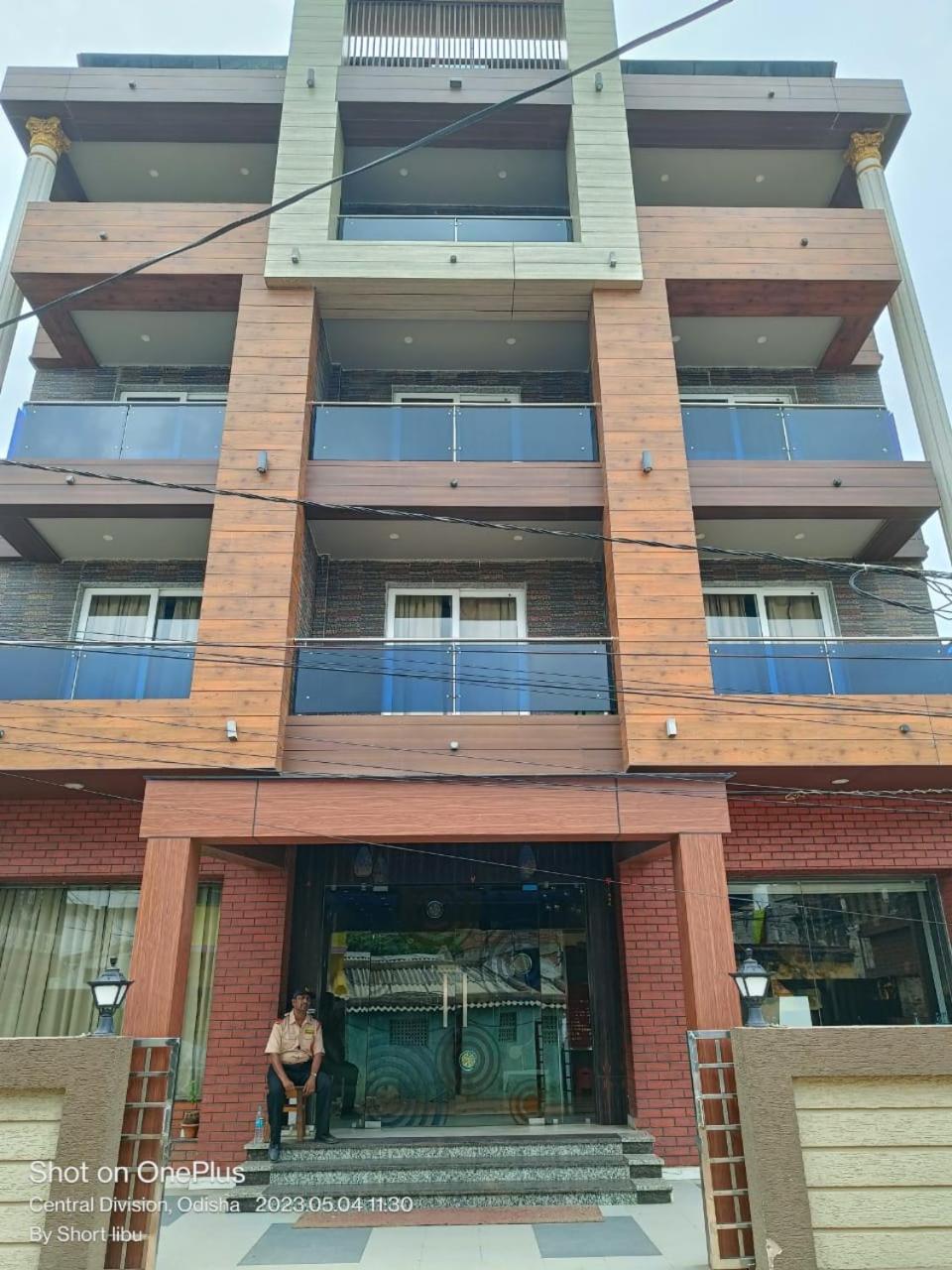 Hotel Kuber Palace ! Puri Near-Sea-Beach-And-Temple Fully-Air-Conditioned-Hotel With-Lift-And-Parking-Facility ภายนอก รูปภาพ