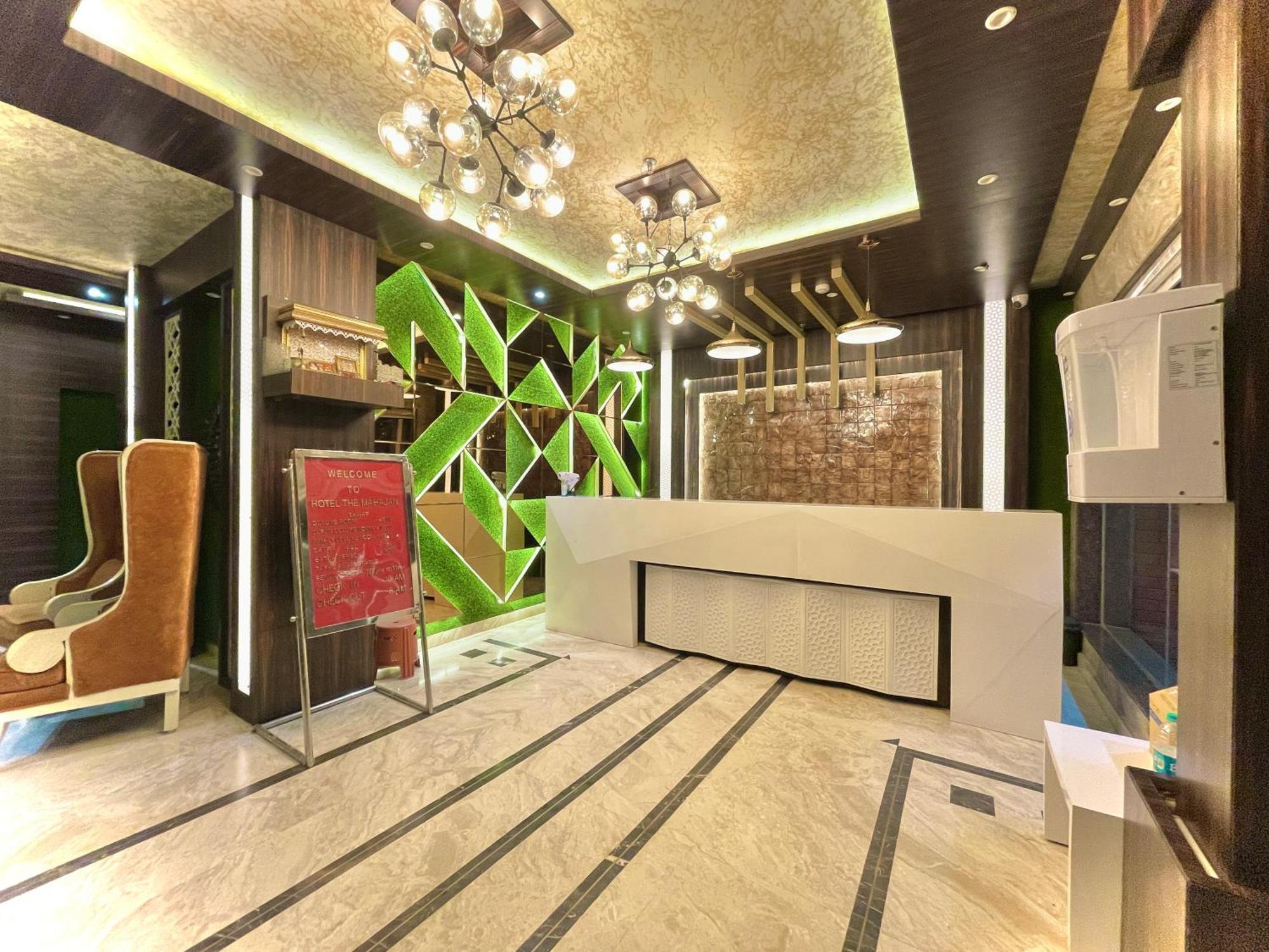 Hotel Kuber Palace ! Puri Near-Sea-Beach-And-Temple Fully-Air-Conditioned-Hotel With-Lift-And-Parking-Facility ภายนอก รูปภาพ