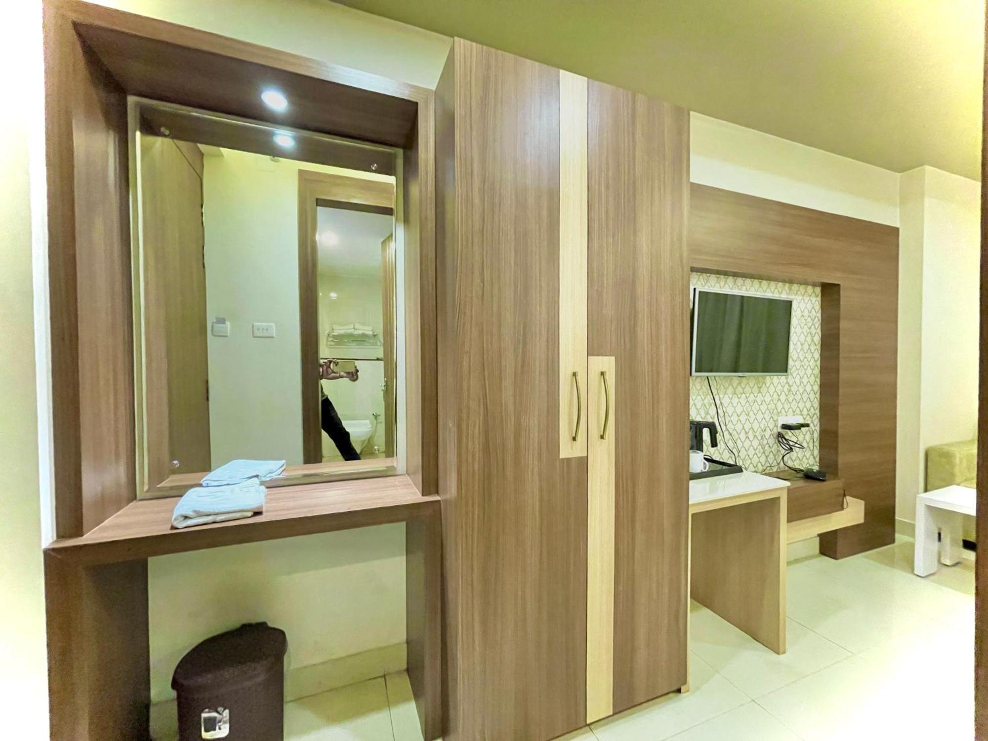 Hotel Kuber Palace ! Puri Near-Sea-Beach-And-Temple Fully-Air-Conditioned-Hotel With-Lift-And-Parking-Facility ภายนอก รูปภาพ