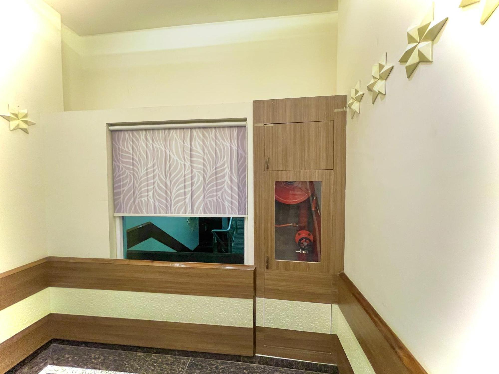 Hotel Kuber Palace ! Puri Near-Sea-Beach-And-Temple Fully-Air-Conditioned-Hotel With-Lift-And-Parking-Facility ภายนอก รูปภาพ