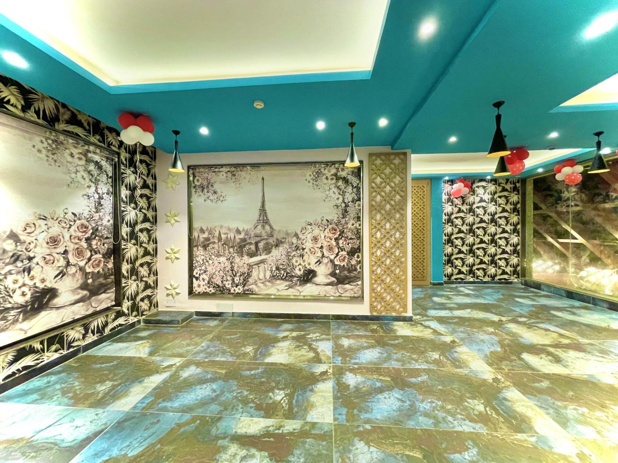 Hotel Kuber Palace ! Puri Near-Sea-Beach-And-Temple Fully-Air-Conditioned-Hotel With-Lift-And-Parking-Facility ภายนอก รูปภาพ