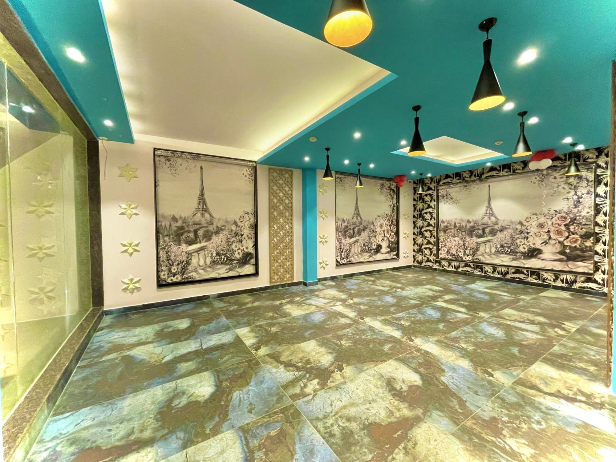 Hotel Kuber Palace ! Puri Near-Sea-Beach-And-Temple Fully-Air-Conditioned-Hotel With-Lift-And-Parking-Facility ภายนอก รูปภาพ